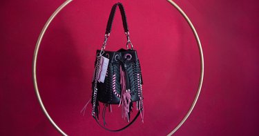 Diana, una borsa per rompere il silenzio